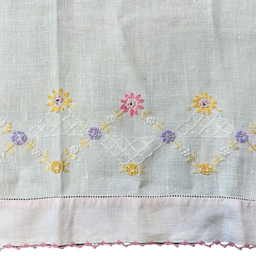 Vintage Linen Hand Embroidered Daisy White Kitchen Towel 16” x 26” Pink Purple